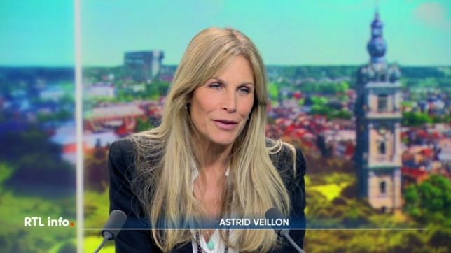 La comédienne française Astrid Veillon joue en ce moment dans la pièce de théâtre Et si on  en parlait ?