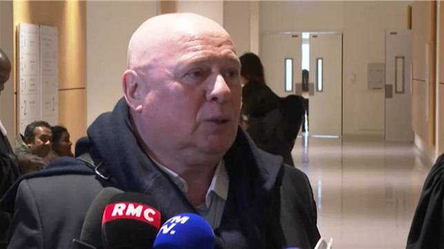 Il faut vraiment que maintenant le procès arrive dans le cœur du débat, déclare l'avocat de Stéphane Plaza, Me Carlo Alberto Brusa, lors d'une suspension d'audience à la mi-journée alors que l'animateur télé vedette doit être interrogé par le tribunal en début d'après-midi.