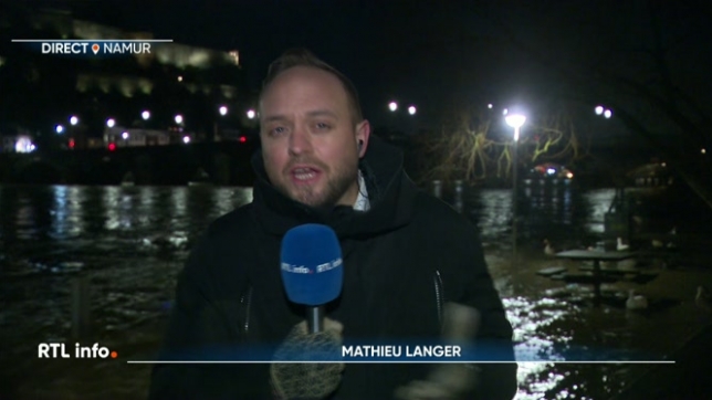 Après les chutes de neige suivies d'un redoux, les seuils d'alerte sont franchis pour 15 cours d'eau. Cela a provoqué des inondations. Mathieu Langer fait le point en direct après une réunion de crise.