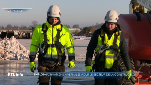 57% des entreprises sont toujours confrontées à des retards allant d'une semaine à plusieurs mois. C'est justement pour éviter d'être régulièrement au chômage technique que des travailleurs qui bossent dans le secteur de la construction se forment à d'autres métiers.