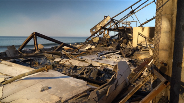 Los Angeles est ravagée par des incendies pour le quatrième jour consécutif. Plus de 10.000 bâtiments ont été détruits et 14.000 hectares de terrain sont partis en fumée.
Plusieurs célébrités font partie des sinistrés, dont Paris Hilton. La femme de 43 ans a découvert la destruction de sa maison de Malibu en direct à la télévision.