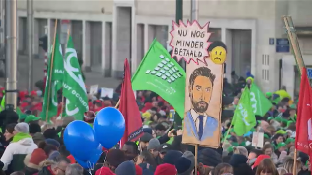 Plusieurs milliers de personnes, selon les organisateurs, se sont rassemblées lundi matin.