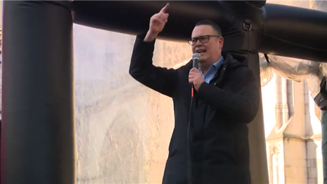 Les présidents du PS et du PTB sont présents à la manifestation pour les pensions.