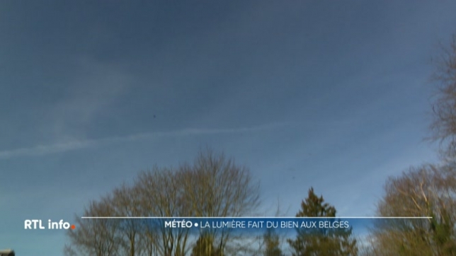 Les températures ont été très froides cette nuit, avec -15,5°C enregistrés à Elsenborn. Mais en journée, il le soleil brille et il fait très lumineux. Cela nous change du mois de décembre qui a été extrêmement sombre. Cette lumière a un effet positif immédiat sur le moral et sur l'humeur de tous.