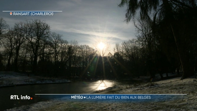 Les températures ont été très froides cette nuit, avec -15,5°C enregistrés à Elsenborn. Mais en journée, il le soleil brille et il fait très lumineux. Cela nous change du mois de décembre qui a été extrêmement sombre. Cette lumière a un effet positif immédiat sur le moral et sur l'humeur de tous.