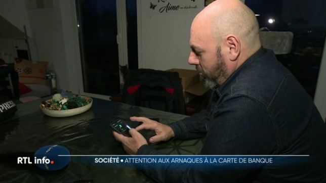 Sous prétexte d'un problème avec votre carte bancaire, de faux employés de banque ou de faux policiers n'hésitent pas à se présenter à votre domicile pour l'emporter et en récupérer le code.