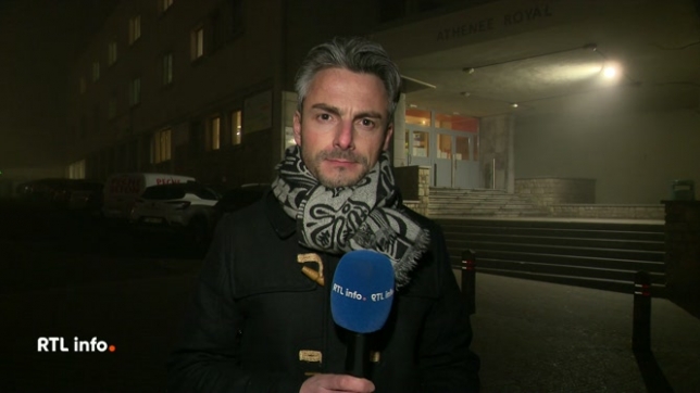 L'agresseur, un adolescent de 13 ans, avait caché le couteau dans sa chaussure. La victime a été secourue et transportée à l'hôpital. Les détails en direct avec Samuel Ledoux.