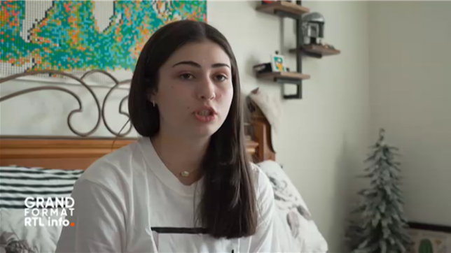 A l'approche de l'investiture de Donald Trump, Grand Format revient sur le phénomène « Tradwife » qui a joué un rôle décisif dans les urnes américaines. Ce mouvement d'« épouses traditionnelles » remet en question des décennies de progrès en matière d'égalité des sexes. En votant massivement pour Donald Trump, les tradwives proposent un monde où le féminisme n'aurait jamais existé.