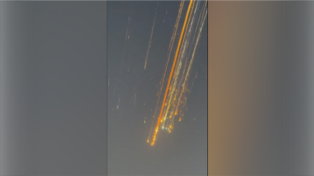 Quelques heures après que Blue Origin, la société de Jeff Bezos, a réussi sa toute première mission orbitale, SpaceX a repris la vedette lors du dernier essai de Starship, sa mégafusée de nouvelle génération, qui s'est soldé par la désintégration spectaculaire de l'étage supérieur au-dessus de l'Atlantique.  I