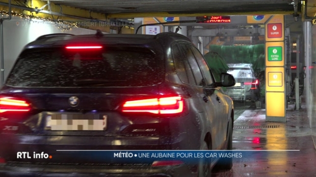 C'est une des conséquences de la neige tombée la semaine dernière : nos voitures sont recouvertes d'une couche noirâtre, mélange de boue et de sel d'épandage. Une aubaine pour les car-wash. Car au-delà de l'aspect esthétique, laver sa voiture en ce moment peut s'avérer très utile pour la protéger.