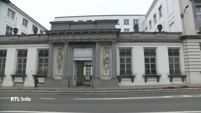 Les négociations fédérales se poursuivent ce week-end. Aujourd'hui, ce sont les questions institutionnelles qui sont inscrites à l'agenda. Demain, les 5 partis discuteront à nouveau de la super note du formateur Bart De Wever, dont l'épineux dossier socio-économique au centre des blocages.