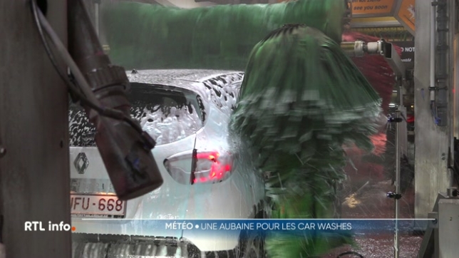 C'est une des conséquences de la neige tombée la semaine dernière : nos voitures sont recouvertes d'une couche noirâtre, mélange de boue et de sel d'épandage. Une aubaine pour les car-wash. Car au-delà de l'aspect esthétique, laver sa voiture en ce moment peut s'avérer très utile pour la protéger.