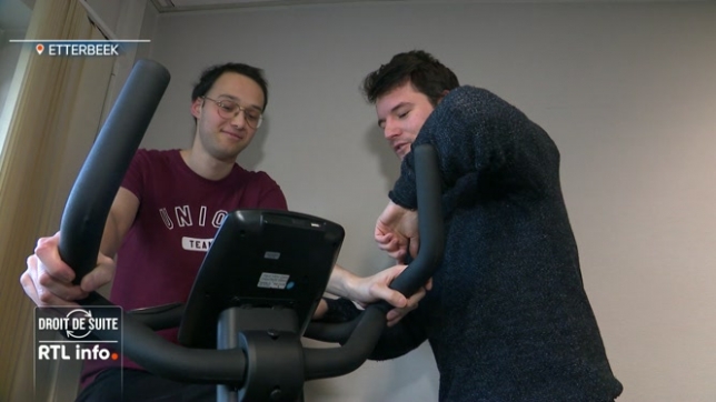 Une nouvelle convention a été imposée aux kinés : elle prévoit une hausse de 2 % de leurs honoraires, mais ça ne calme pas leur colère. Ils demandent toujours une revalorisation de leur statut. Certains envisagent de se déconventionner. Rencontre avec François, qui est toujours conventionné.