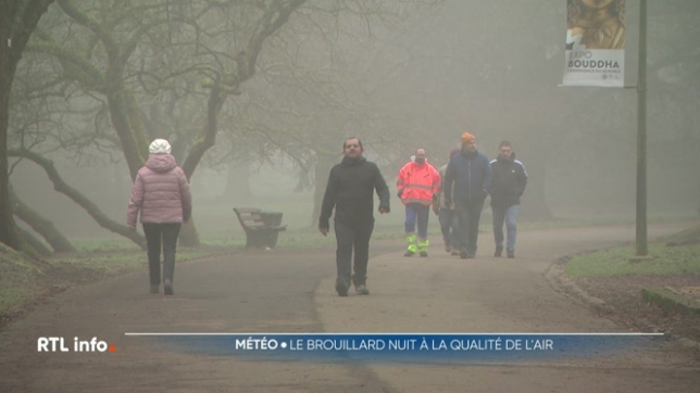 Depuis plusieurs jours, les Belges sont confrontés à un épais brouillard, observable dans plusieurs régions du pays. Ce phénomène affecte la qualité de l'air et peut avoir des conséquences sur la santé.