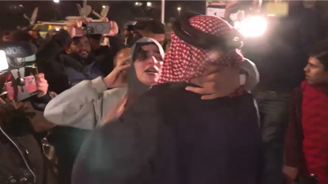 Israël a relâché 90 détenus palestiniens, quelques heures après la libération de trois otages israéliennes par le Hamas, dans le cadre du cessez-le-feu entre l'armée israélienne et le mouvement islamiste palestinien dans la bande de Gaza, dévastée par plus de 15 mois de guerre.