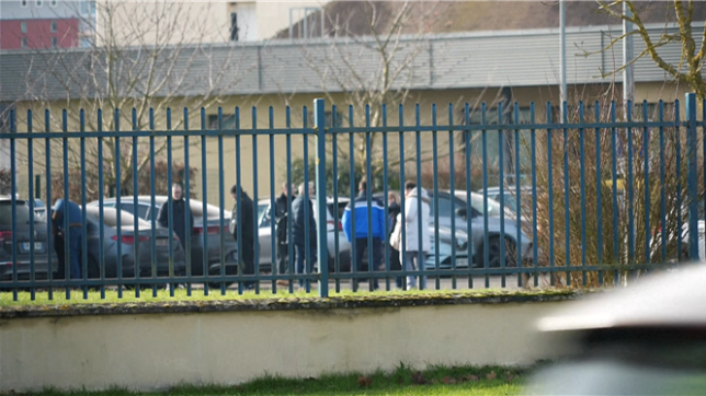 Monique Olivier, ex-épouse de Michel Fourniret, a avoué son implication dans la disparition de Lydie Logé en 1993. Les recherches pour localiser le corps de la jeune femme débutent à Saint-Christophe-le-Jajolet, dans l'Orne. Ces fouilles mobilisent une trentaine de gendarmes pour tenter de donner des réponses à la famille de la victime.