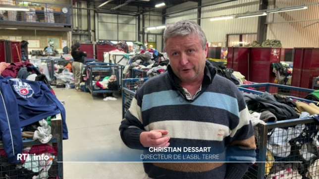 Il est interdit de jeter du tissu dans la poubelle normale. Les vieux vêtements, même déchirés, doivent être recyclés, via les bulles à vêtements. Mais cela va compliquer le travail des associations qui récoltent d'habitude les vieux vêtements.