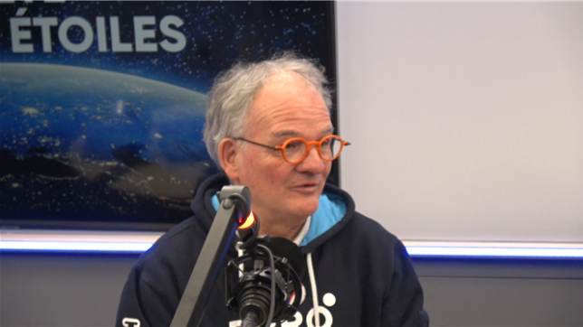 Dans ce nouvel épisode du vidéocast La tête dans les étoiles, Luc Gilson et Pierre-Emmanuel Paulis, formateur à l'Euro Space Center et président de la Mars Society Belgium, sont revenus sur les propos de Donald Trump. Le président des États-Unis souhaite planter le drapeau américain sur Mars, mais est-ce vraiment réalisable ?
