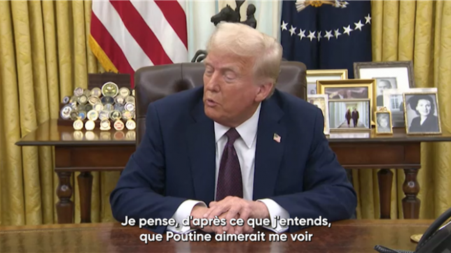 Le président américain Donald Trump a signé des décrets sur l'IA, la cryptomonnaie, la déclassfications de documents liés aux assassinats de Kennedy et Martin Luther King, et 23 pardons pour des militants anti-avortement. Il a aussi répondu aux questions des journalistes sur la guerre entre la Russie et l'Ukraine, la Chine, l'OTAN et l'intelligence artificielle.