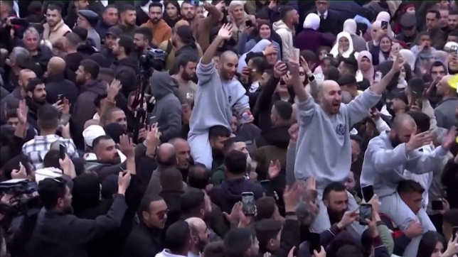 Près de 200 prisonniers palestiniens libérés par Israël: "Un sentiment indescriptible"