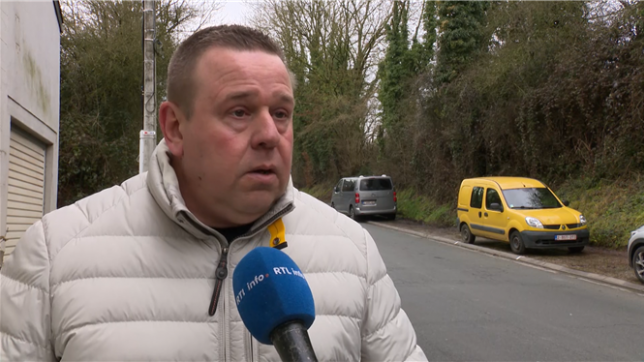 Un piéton a été percuté par une voiture à Ham-sur-Heure-Nalinnes. Le bourgmestre faisant fonction affirme que la voiture a pris la fuite. Une enquête est en cours.