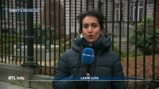 Toujours pas de réunion plénière en vue alors que le formateur Bart De Wever doit faire rapport au Roi fin de la semaine prochaine. Il poursuit des rencontres bilatérales ce dimanche, comme l'explique Laxmi Lota en direct à Bruxelles.