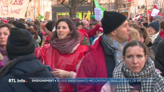 Beaucoup d'écoles étaient donc en grève aujourd'hui pour permettre aux professeurs de manifester. Objectif : dire non aux réformes proposées par le gouvernement de la Fédération Wallonie-Bruxelles.