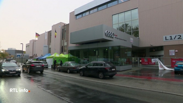 Syndicats et direction d'Audi Brussels sont parvenus à trouver un accord sur le plan social, lié à la fermeture de l'usine automobile à Forest. Outre l'indemnité légale de licenciement, le constructeur distribuera un bonus d'entreprise en fonction de l'ancienneté du travailleur.