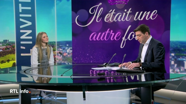 la jeune artiste a obtenu le rôle principal, la princesse Ella, dans une nouvelle comédie musicale intitulée “Il était une autre fois” avec laquelle elle va faire le tour du pays.