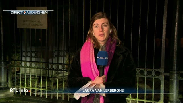En direct d'Auderghem, Laura Van Lerberghe explique que, contrairement à ce qui était annoncé hier, les négociateurs n'entreront pas en conclave à Val Duchesse car un problème d'ordre logistique en a décidé autrement.