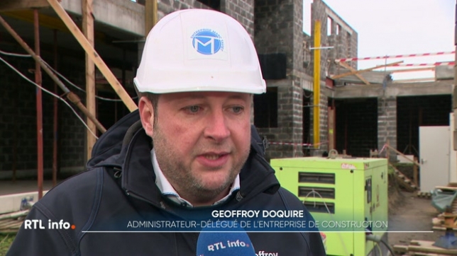 Chaque jour, plus de 150.000 ouvriers travaillent sur des chantiers en Belgique. Et il y a des formations, et des règles de sécurité importantes à respecter.