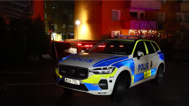 Le profanateur de Coran Salwan Momika, dont les actions avaient déclenché des manifestations de colère dans des pays musulmans en 2023, a été tué par balles en banlieue de Stockholm, ont indiqué des médias suédois jeudi.