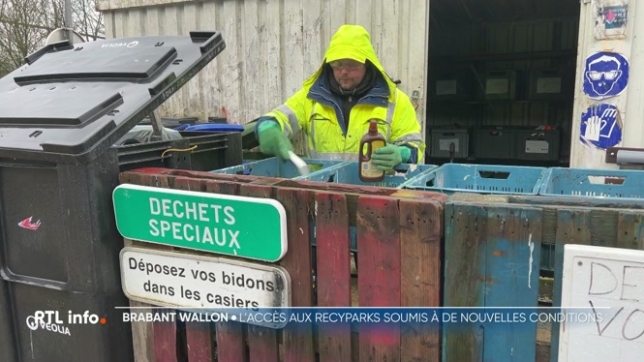 Dans le Brabant wallon, l'accès aux Recyparcs est désormais soumis à de nouvelles règles plus restrictives. Le nombre de dépôts gratuits est limité à 6 par an. Certains habitants craignent que ces contraintes entraînent une hausse des dépôts clandestins.