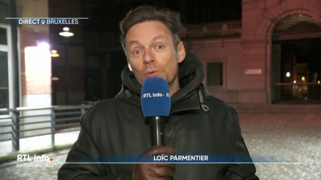 Le véhicule venant chercher le formateur pour l'accompagner au Palais est arrivé à l'Ecole royale militaire.