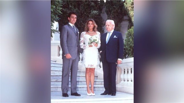 Connue pour ses choix sentimentaux audacieux, la princesse Stéphanie de Monaco a enchaîné les relations passionnées, de célébrités à ses propres gardes du corps. Mariages, scandales et ruptures ont jalonné son parcours amoureux, faisant les gros titres de la presse.