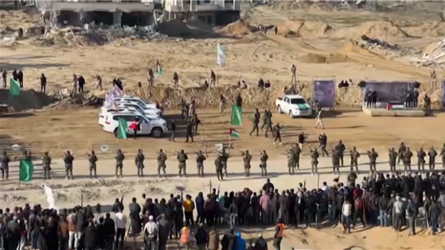 Le Hamas a remis l'otage israélien Yarden Bibas à la Croix-Rouge, dans le sud de la bande de Gaza.