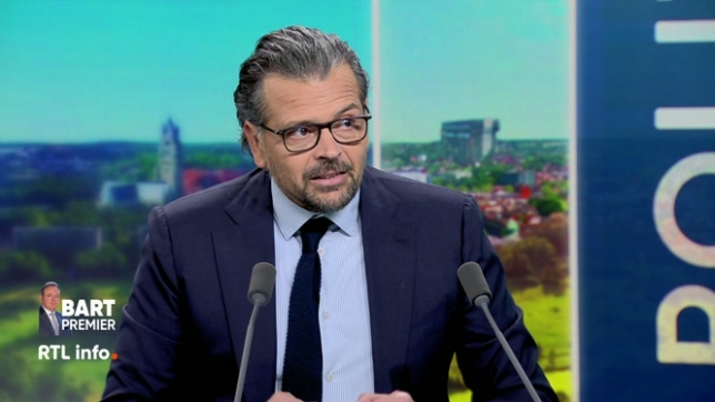 En plateau, Martin Buxant, notre référent politique, revient sur l'accord de gouvernement et sa validation par les membres des cinq partis de la coalition Arizona.