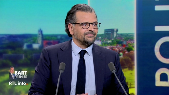 Un accord a été trouvé entre les cinq partis de l'Arizona. Bart De Wever doit désormais former un gouvernement de 14 postes, répartis entre Flamands et Francophones. L'éclairage en plateau de Martin Buxant.