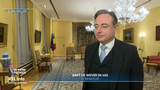 Bart De Wever, président de la N-VA, qui devrait bientôt endosser le rôle de Premier ministre, était l'une des voix que nous attendions avec impatience. Il s'est enfin exprimé pour RTL INFO. Et c’est dans un lieu particulièrement symbolique qu'il a choisi de nous rencontrer.