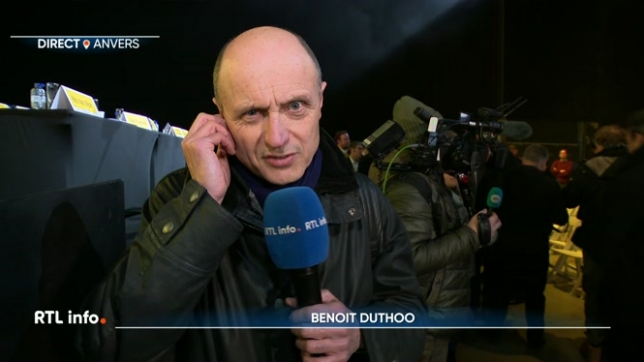En direct d'Anvers, Benoit Duthoo explique que le futur bourgmestre empêché, car futur Premier Ministre, a réuni les troupes de son parti pour leur présenter l'accord de gouvernement.