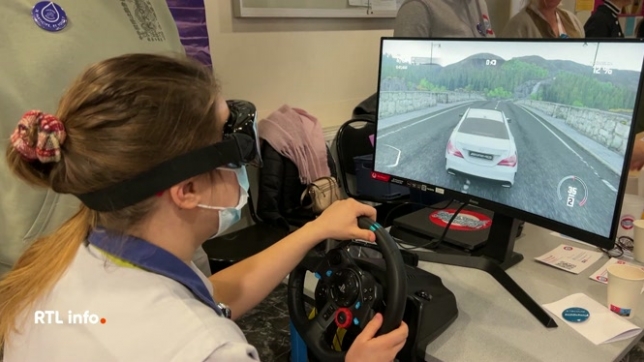 La Tournée Minérale a débuté samedi. L'hôpital CHR à Auvelais a organisé une journée d'information avec divers tests et expériences.