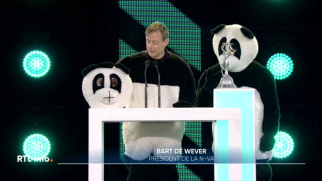 Retour sur le parcours de Bart De Wever, un nationaliste flamand est désormais à la tête du pays. Un homme qui suscite la polémique depuis plus de 20 ans.