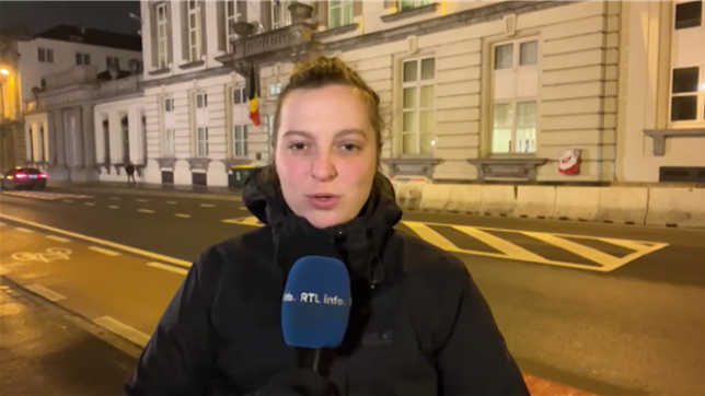 Après les premières prises de contact, après les serments, place au travail. L'équipe De Wever se retrouve ce mardi vers 8h pour un premier Conseil des ministres. Il se tient au 16 rue de la Loi comme le veut la tradition. Le premier rendez-vous d'une très longue journée.