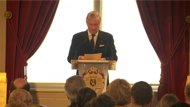 Le Roi a salué mardi la constitution d'un nouveau gouvernement fédéral, après de longs mois de négociation. Il a aussi appelé les responsables politiques de la Région bruxelloise, seule entité dépourvue encore dépourvue d'un exécutif de plein exercice, à trouver des chemins de convergence.