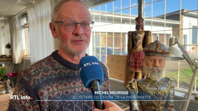Direction le centre de la marionnette à Saint-Nicolas. Pour rencontre des passionnés qui fabriquent des marionnettes liégeoises. Ils viennent de tous les horizons et partagent la même passion pour ce patrimoine local.