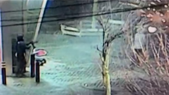 Des coups de feu ont été entendus près de la gare de Bruxelles-Midi, à la station de métro Clémenceau. Les stations de métro Midi et Clémenceau ont, de ce fait, été évacuées ce mercredi matin. Les auteurs sont armés et ont pris la fuite.