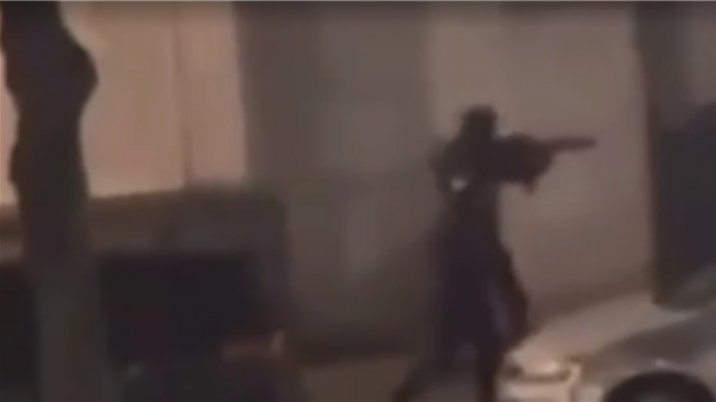 Deux fusillades en deux jours à Anderlecht. Vers 03h35, les services de police ont été appelés pour des coups de feu survenus à Anderlecht, près de la station de métro Clémenceau, a précisé le parquet de Bruxelles. Une personne a été blessée par balle à la jambe avant d'être transférée à l'hôpital.