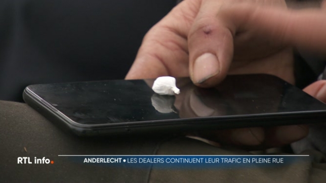 Malgré ce climat très tendu, et l'imposant déploiement policier sur le terrain, les dealers continuent leur trafic de stupéfiants à Anderlecht. Se procurer de la drogue est d'une facilité déconcertante, ce que déplorent avec fatalisme les habitants de plusieurs quartiers.
