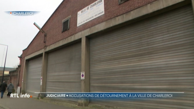Une enquête administrative a été ouverte à Charleroi pour des détournements commis au service menuiserie de la Ville. Du bois a mystérieusement disparu dans les stocks communaux. Plusieurs travailleurs ont été suspendus.