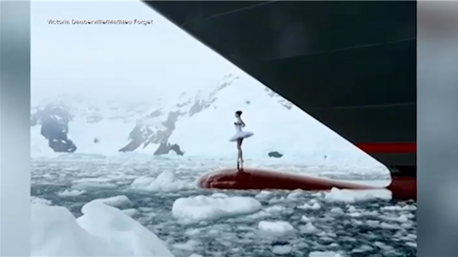 La ballerine Victoria Dauberville virevolte sur la proue d’un paquebot à seulement quelques centimètres des eaux glacées de l’Antarctique. Des images à la fois spectaculaires et poétiques, si surréalistes que certains internautes ont cru y déceler la patte de l’intelligence artificielle.